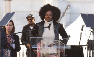 Viola Davis reclama de salários pagos a atrizes negras em Hollywood