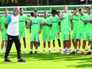 Goiás e Aparecidense lutam pelo título do Goianão 2018