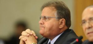 Geddel Vieira Lima desembarca em Brasília após ser preso em Salvador