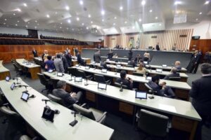 Deputados aprovam ajuste fiscal e orçamento de 2017