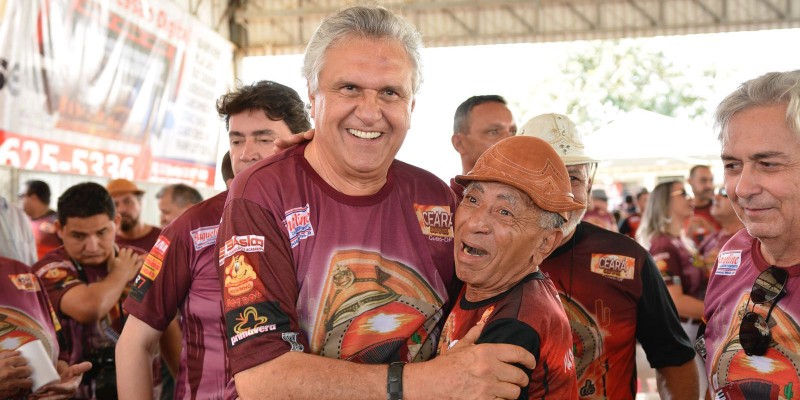 Ronaldo Caiado visita festa para nordestinos no Distrito Federal