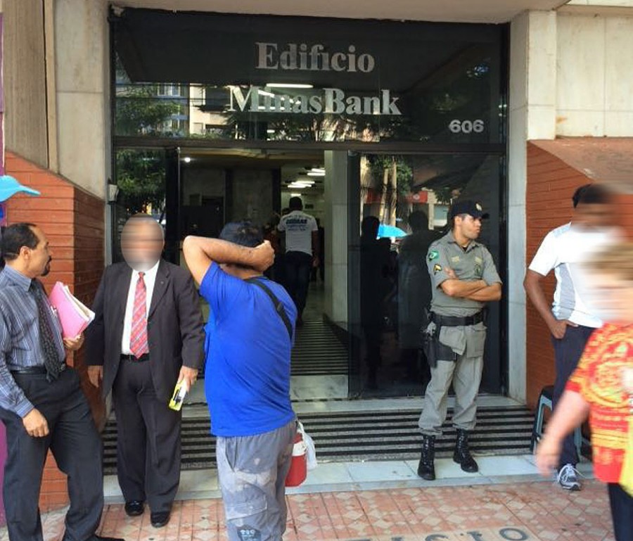 Bandidos assaltam loja no centro da capital