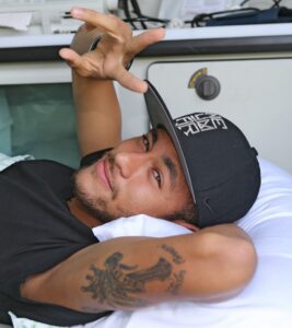 Neymar presta depoimento de mais de uma hora à Justiça espanhola