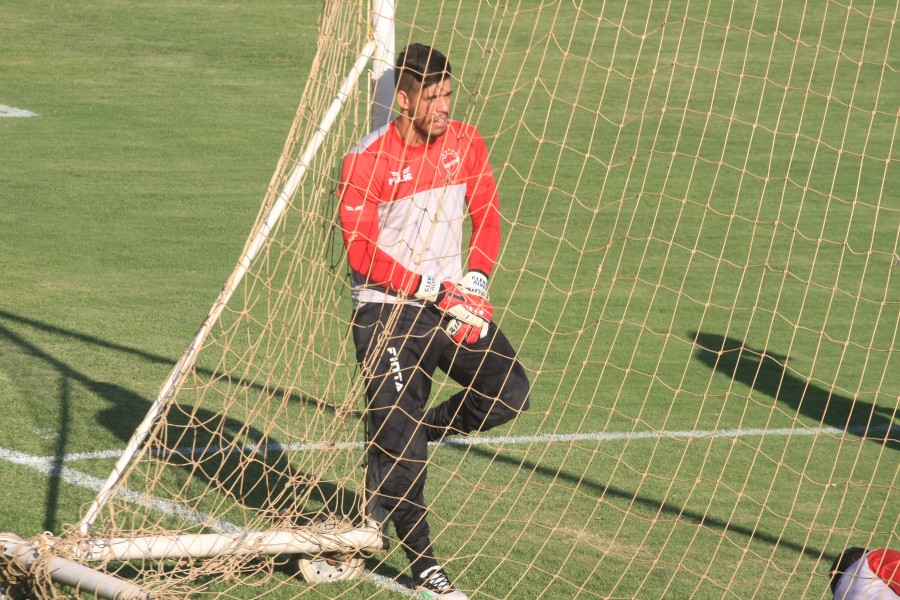 Vila Nova é condenado a pagar R$ 10 mil para Cleber Alves por danos morais