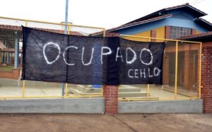 Manifestantes desocupam Seduce e mais duas escolas