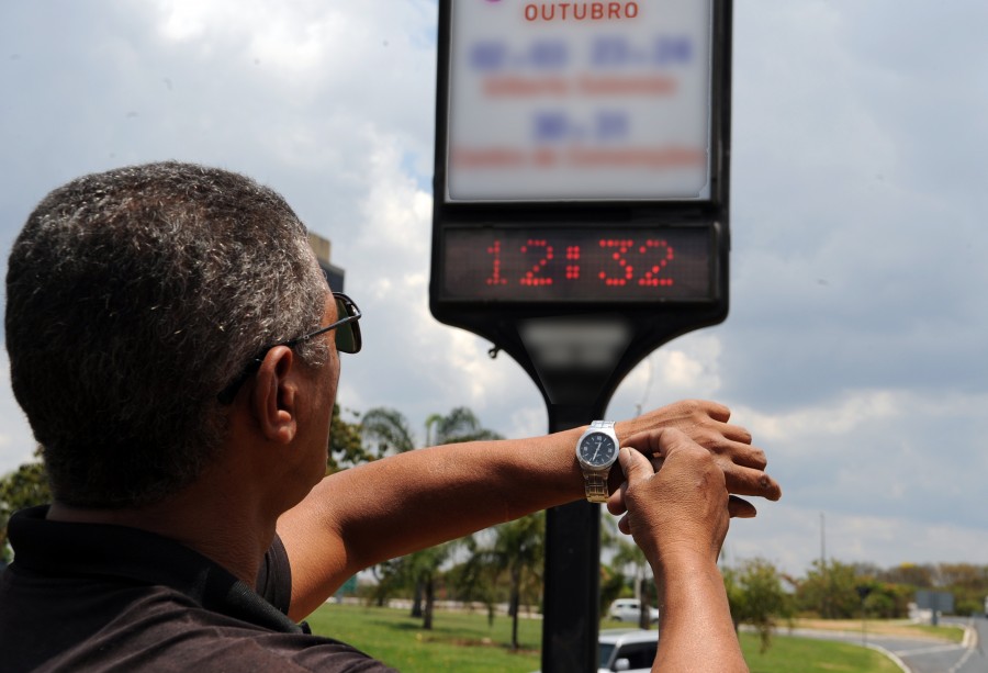 Médico dá dicas para adaptação ao fim do horário de verão