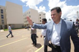 Governador entrega 640 apartamentos em Anápolis