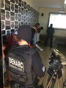 Dez pessoas são presas em operação contra o tráfico