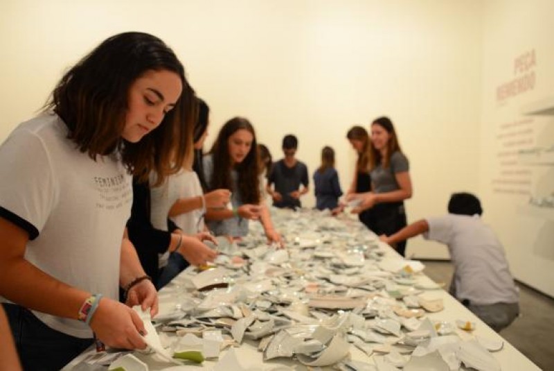 Exposição de Yoko Ono transforma o espectador em parte de suas obras