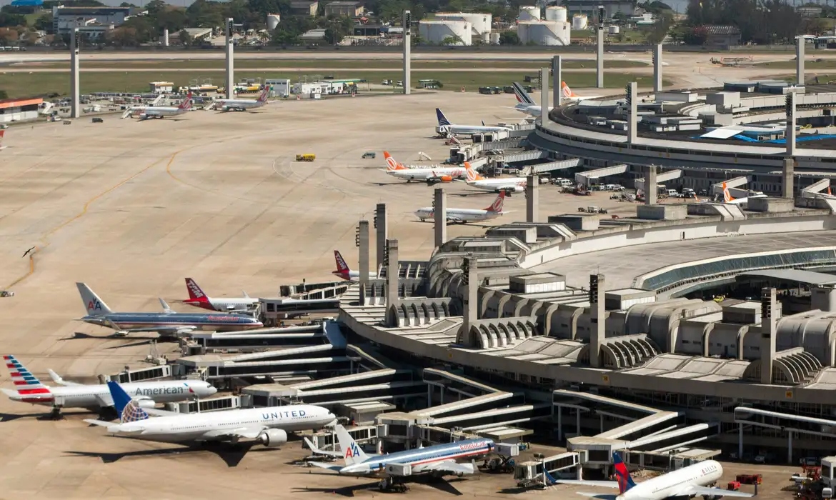 2765px riodejaneiro aerea aeroportogaleao 131756cut