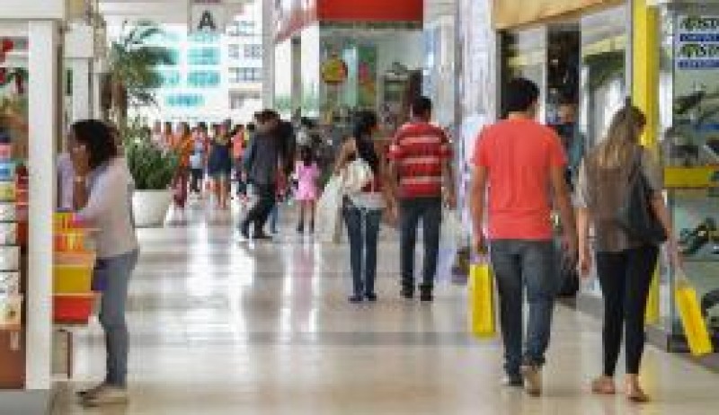 Mais de 18 mil lojas de shoppings foram fechadas em 2016 em todo o país