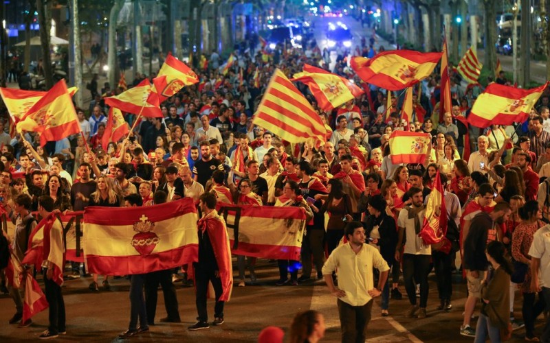 Quatro políticos continuam presos