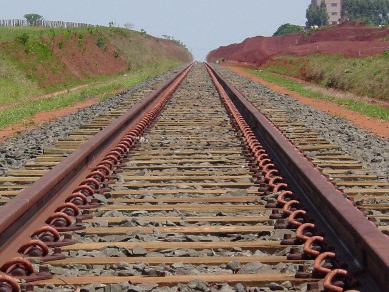 País tem déficit de 850 km de linhas de metrô e trem