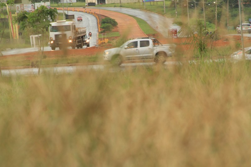 Obras do BRT Norte-Sul estão paradas e cheias de mato