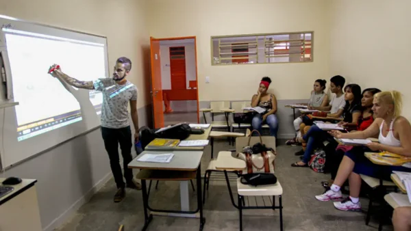 Pé-de-Meia vai beneficiar 4 milhões de estudantes até setembro