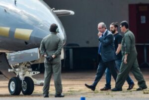 Cunha faz exame de corpo de delito em Curitiba