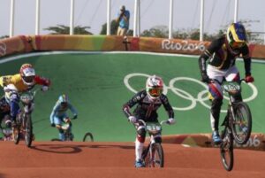 Brasil é eliminado da final feminina do ciclismo BMX; Colômbia ganha ouro