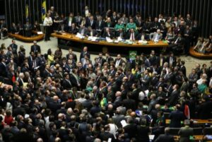 Câmara registra apenas duas ausências na votação do impeachment