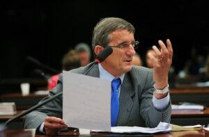 Deputados querem reduzir prazo