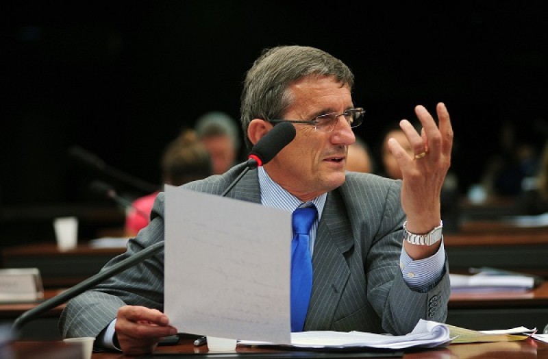 Deputados querem reduzir prazo