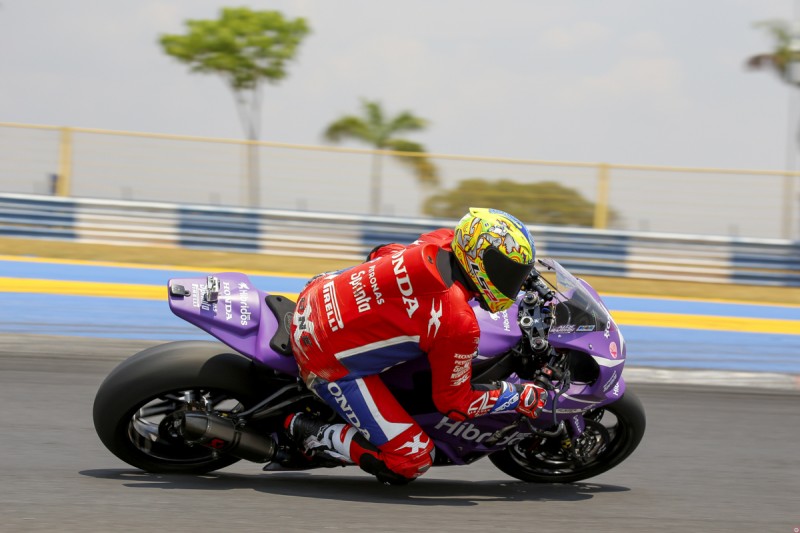 Pilotos ficam no Top-3 no começo das atividades do SuperBike em Goiânia