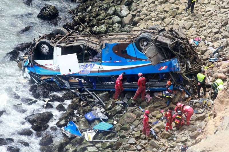 Sobe para 48 o número de mortos em acidente de ônibus no Peru