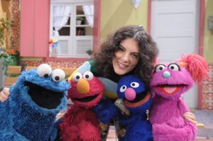 Cantora Céu bate-papo  com a turma de ‘Sésamo’ nesta quarta-feira na TV Brasil