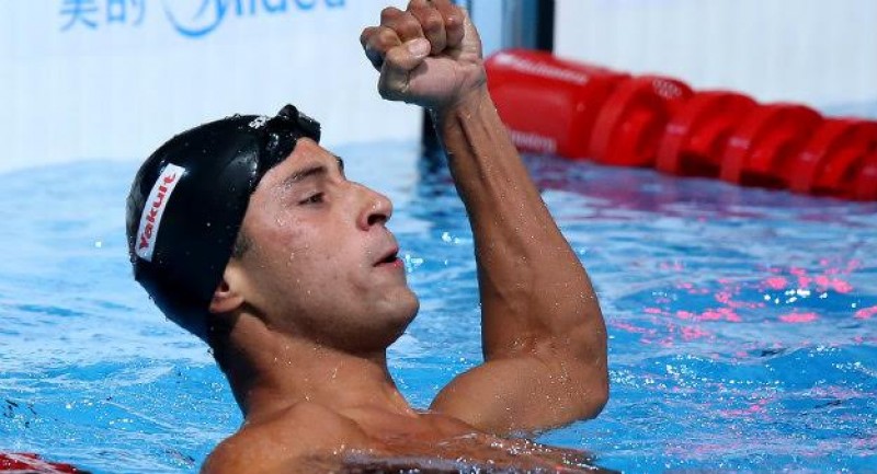 Felipe Lima ganha medalha de ouro na natação em Dubai