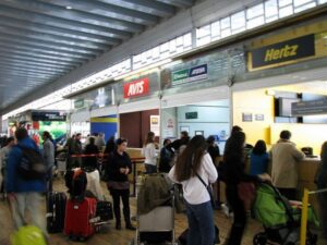 Empresa do Rio aluga carro roubado para turistas franceses