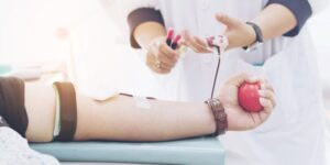 Doador de sangue tem benefícios definidos em lei