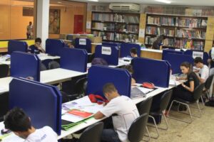 Pais inadimplentes correm para acertar com escolas