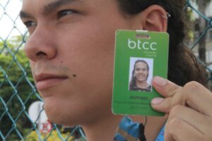 Alunos trocam estudos por trabalho