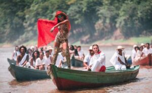 Anitta está na Amazônia gravando clipe com DJ sueco Alesso