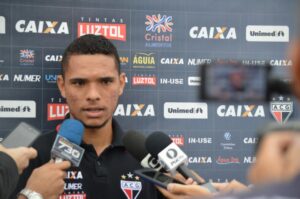 Botafogo mostra interesse em dois atleticanos