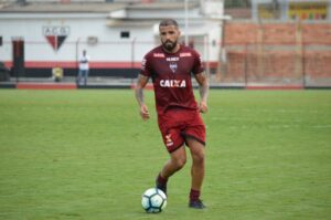 Volante André Castro não fica no Atlético em 2018
