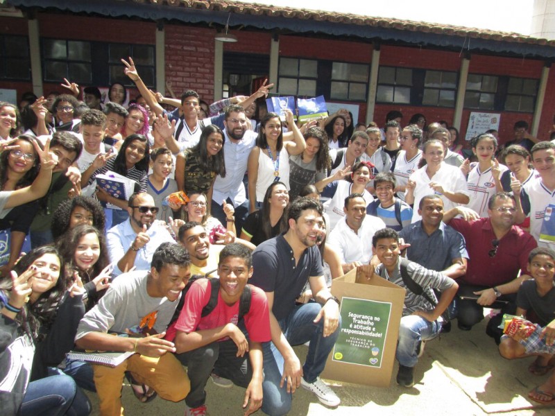 Indústria realiza  Feira da Educação em colégio em Aparecida