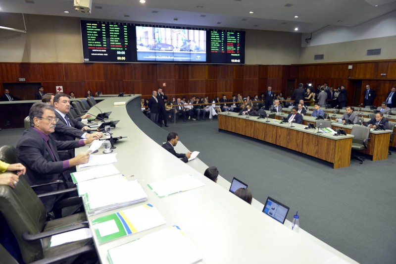 Assembleia discute PEC do Teto dos Gastos