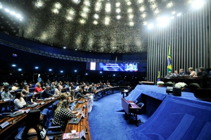 Desvinculação de receitas da União em 30% até 2023 é aprovada