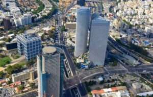 Prédio desaba em Tel Aviv e soterra operários