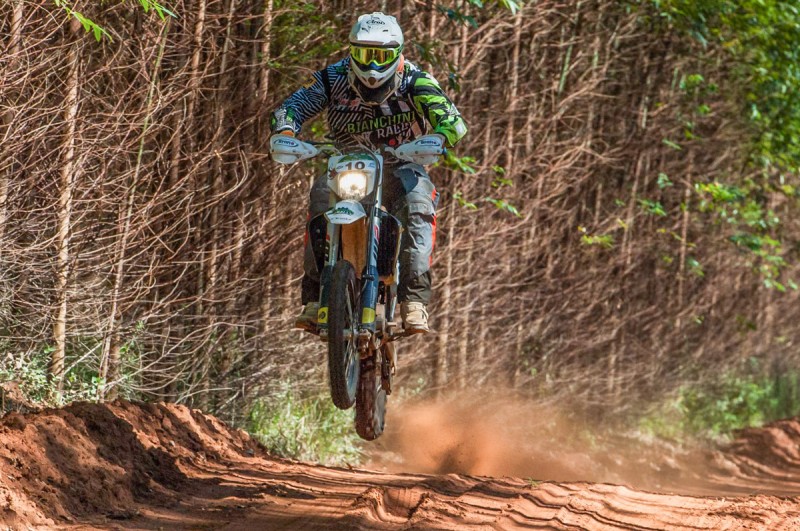 Fabrício Bianchini é campeão do Rally Rota Sudeste