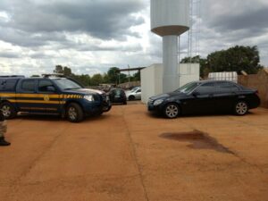 PRF flagra carro de luxo com mais de R$ 6 mil em débitos na BR 060