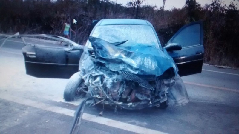 Menor pega carro escondido dos pais e provoca acidente fatal