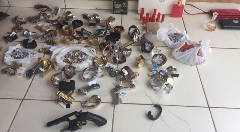 Dois suspeitos de roubo a joalheria são presos