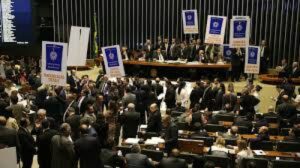 Câmara rejeita destaques e reforma trabalhista segue para o Senado