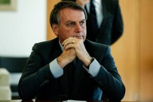 Defesa de Bolsonaro vai ao STF para invalidar ações sobre reunião com embaixadores