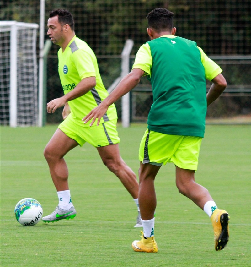 Daniel Carvalho sente lesão mais uma vez