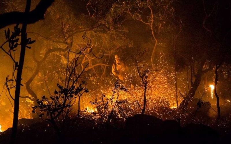 Incêndio na Chapada dos Veadeiros recebe ajuda do Corpo de Bombeiros de Goiás