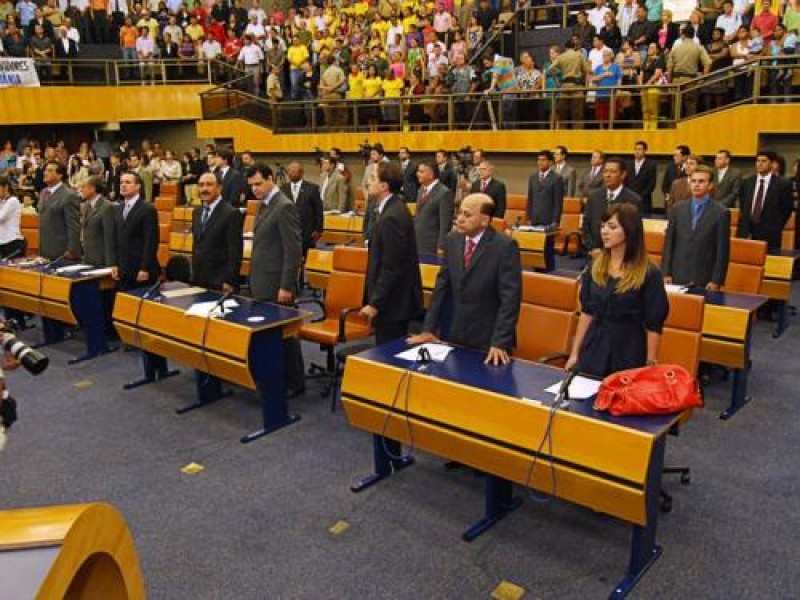 Câmara libera uso de blazer no plenário