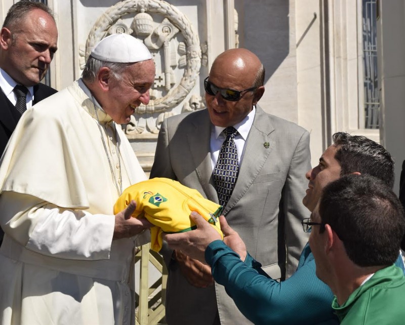 Com as bênçãos do Papa