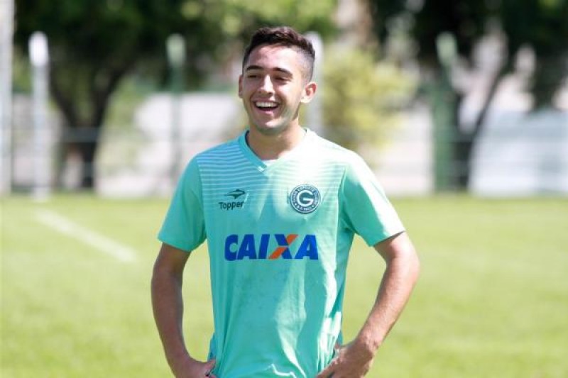 Léo Sena completa  100 jogos pelo Goiás